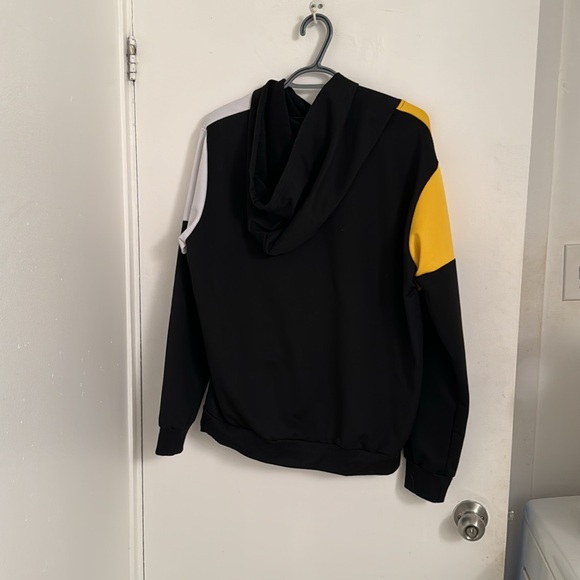 🎉 Host Pick 🎉 NWOT Shein Black/Yellow/White hoodie - Picture 2 of 4